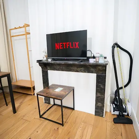 Charming Elegant - Downtown - Af 아파트